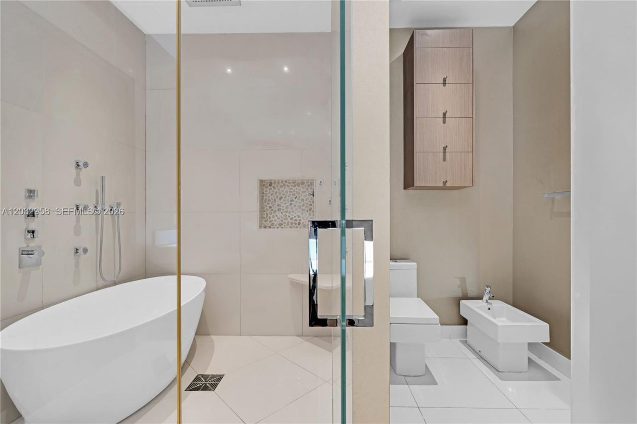 900 Brickell Key Blvd , Unit 1002, Miami, FL 33131 Photo