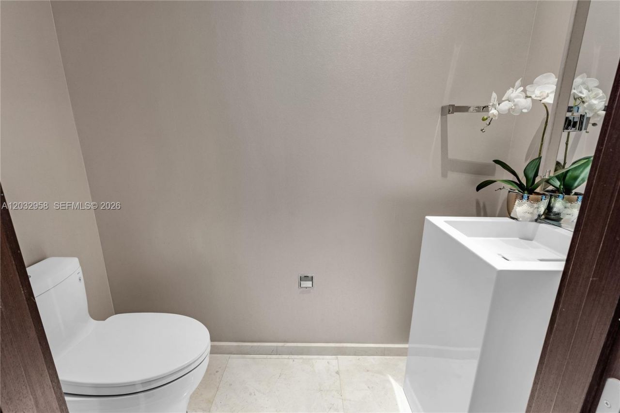 900 Brickell Key Blvd , Unit 1002, Miami, FL 33131 Photo