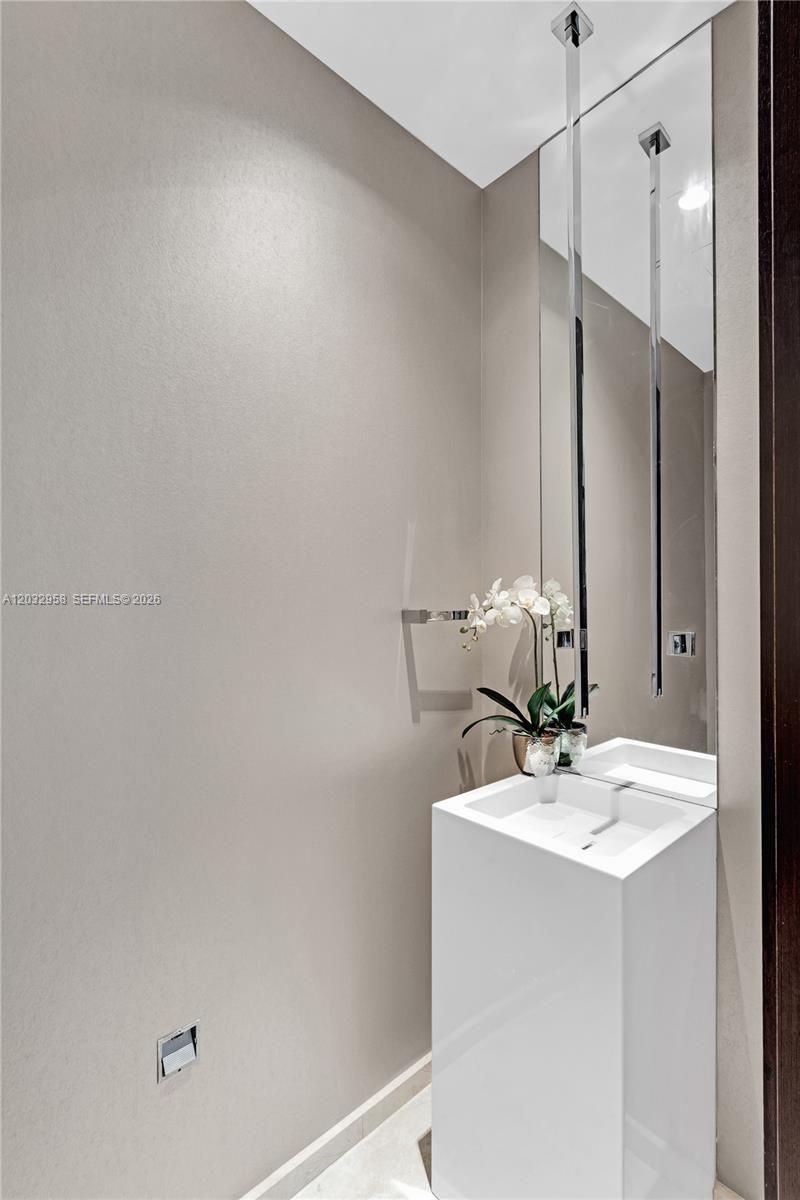 900 Brickell Key Blvd , Unit 1002, Miami, FL 33131 Photo