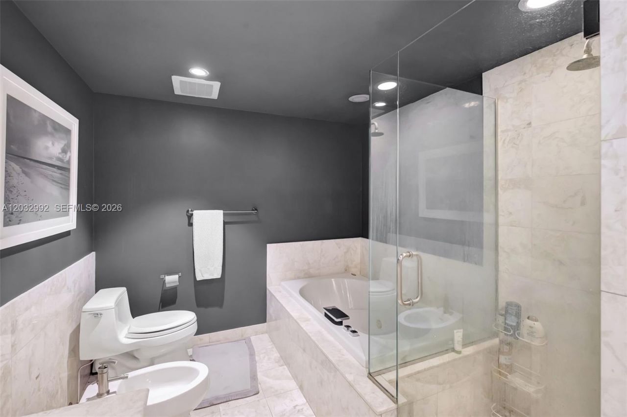 1331 Brickell Bay Dr , Unit 1504, Miami, FL 33131 Photo