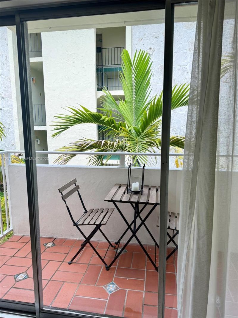 1235 Mariposa Ave, Unit 7, Coral Gables, FL 33146 Photo