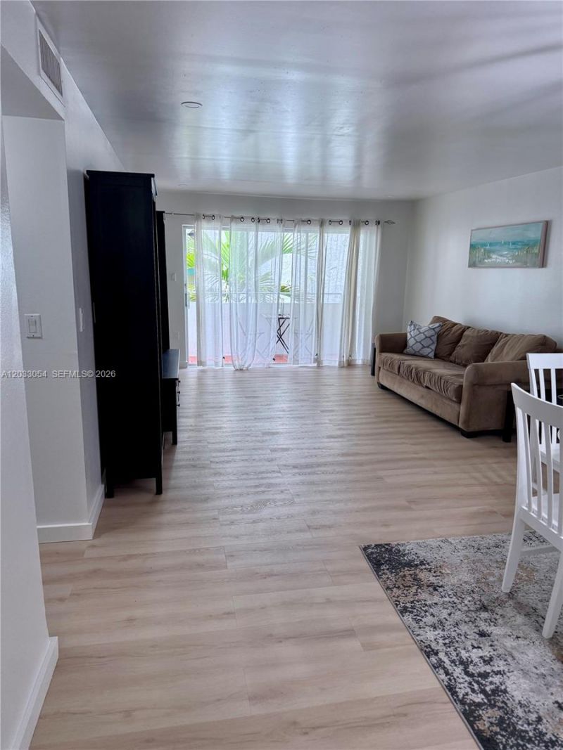 1235 Mariposa Ave, Unit 7, Coral Gables, FL 33146 Photo