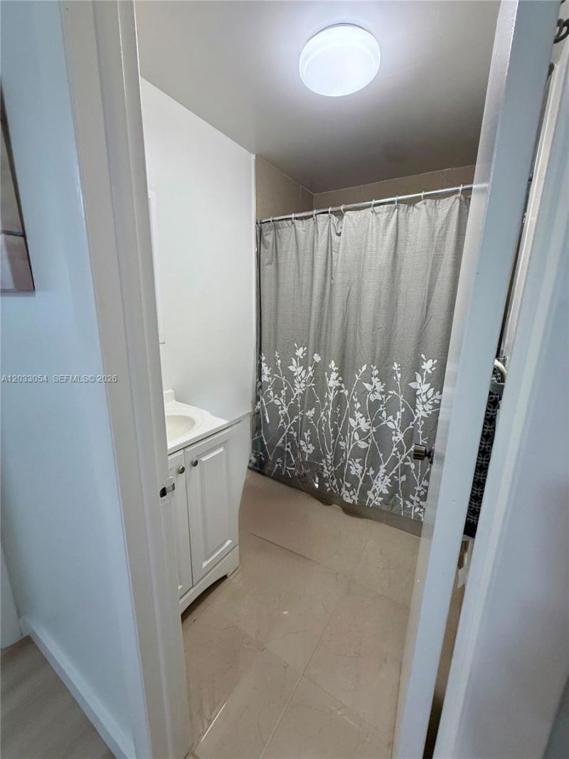 1235 Mariposa Ave, Unit 7, Coral Gables, FL 33146 Photo