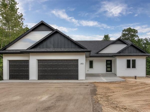 1921 Legacy Drive, Eau Claire, WI 54703