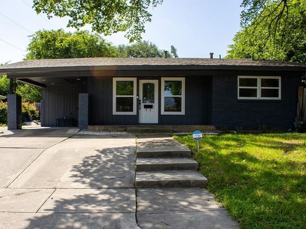 3825 W Spurgeon Street, Fort Worth, TX 76133