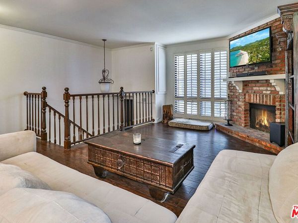 18100 Burbank Boulevard, Unit 19, Tarzana, CA 91356