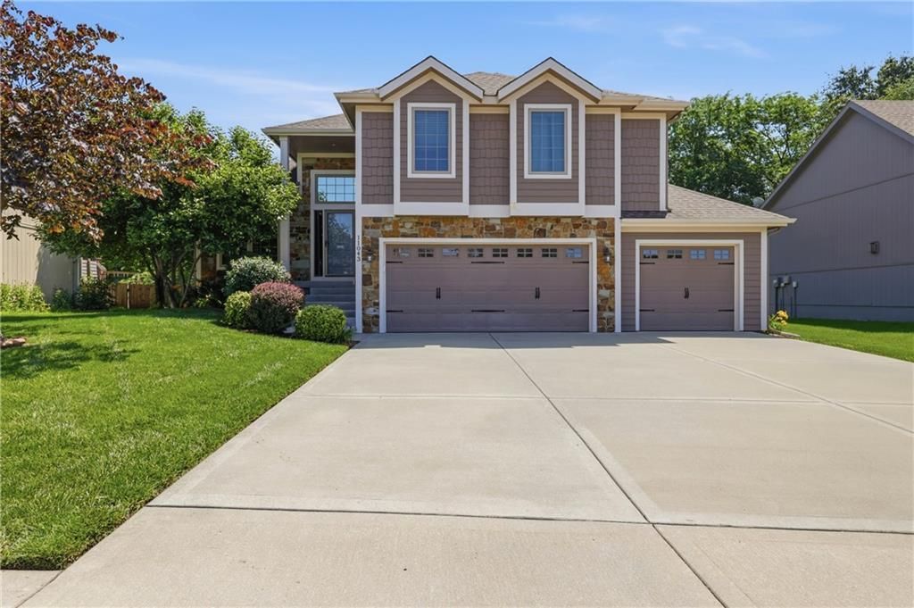 11043 N Madison Avenue, Kansas City, MO 64155 Main Photo