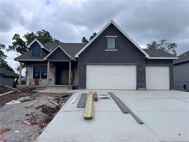 1945 Longview Drive, Liberty, MO 64068