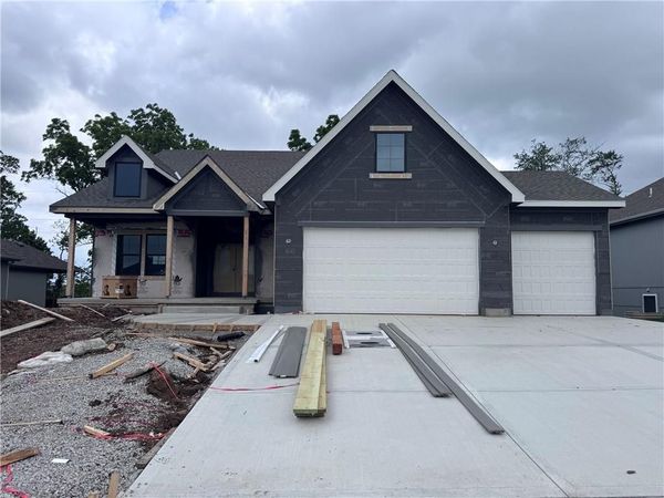 1945 Longview Drive, Liberty, MO 64068