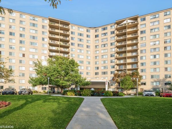 6933 N Kedzie Avenue , Unit 211, Chicago, IL 60645