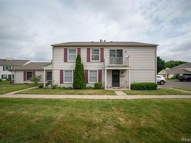 2978 Elmwood Court, Lake Orion Vlg, MI 48360