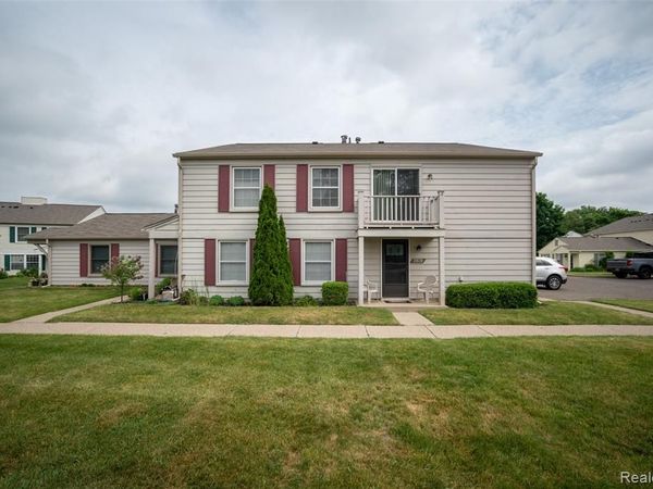 2978 Elmwood Court, Lake Orion Vlg, MI 48360