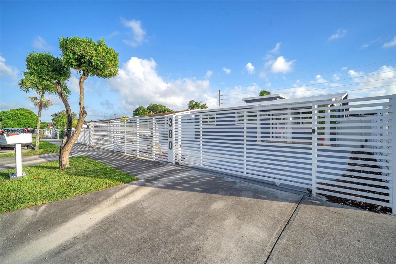 380 W 30th St , Hialeah, FL 33012 Photo