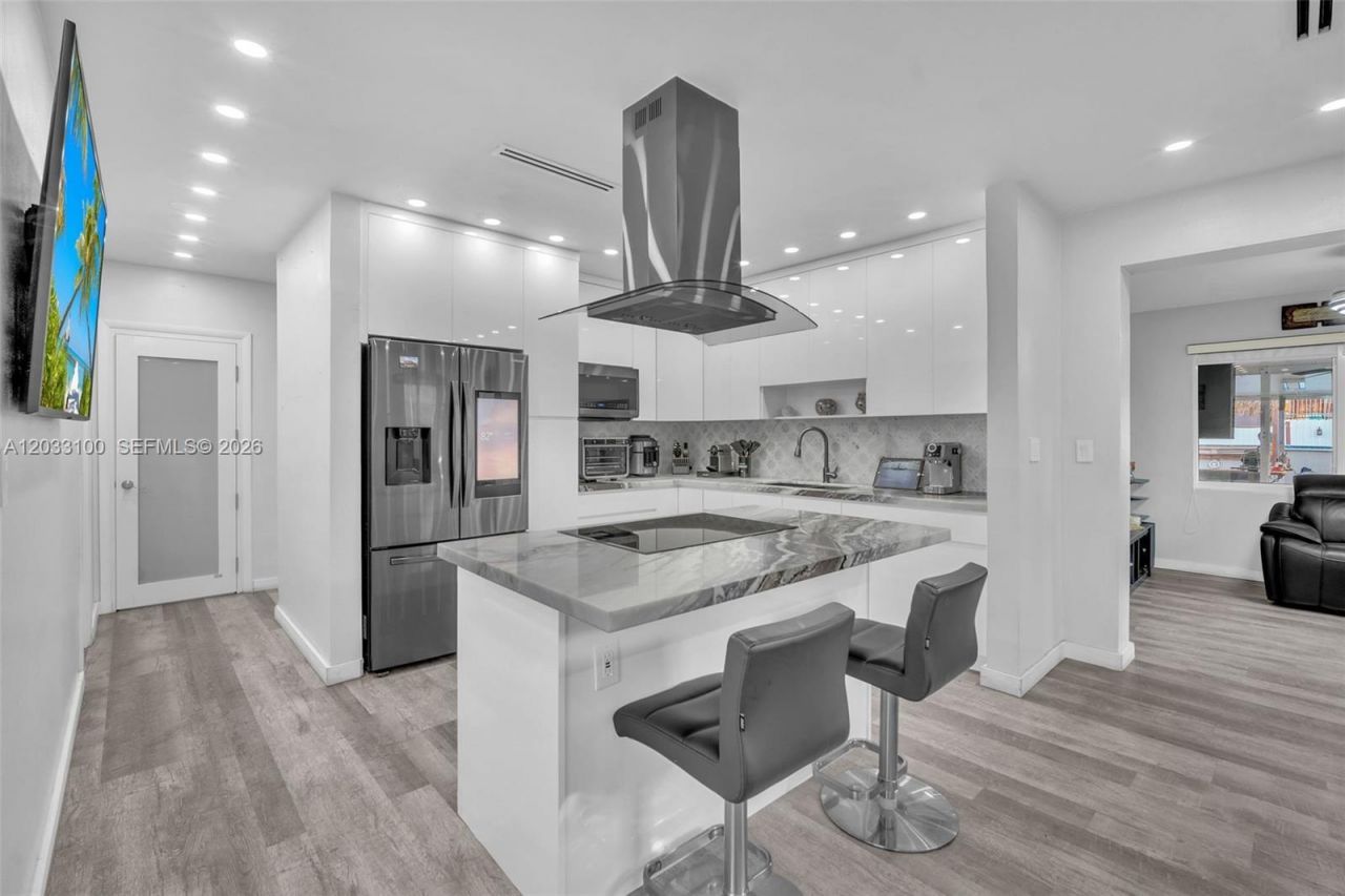 380 W 30th St , Hialeah, FL 33012 Photo