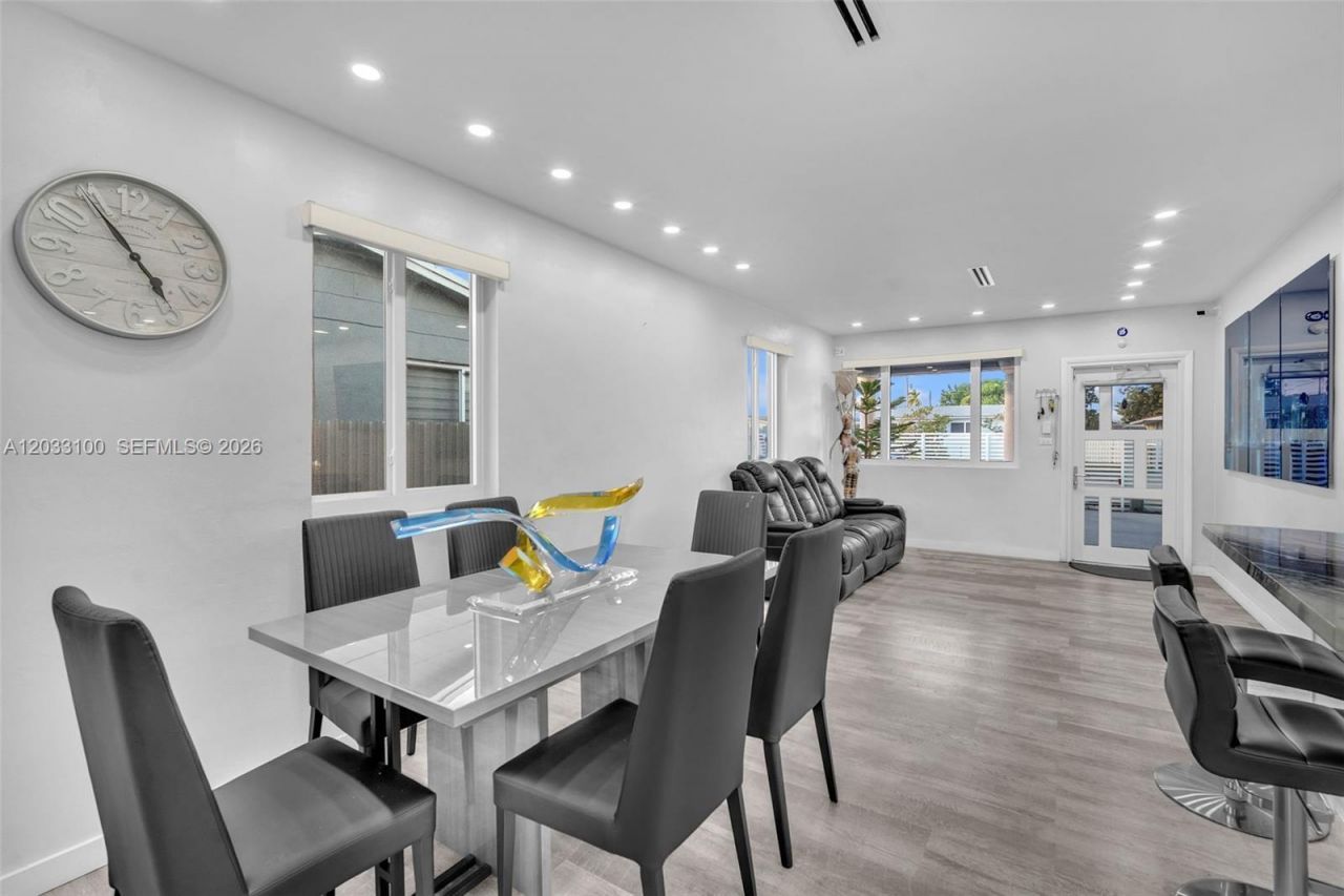 380 W 30th St , Hialeah, FL 33012 Photo