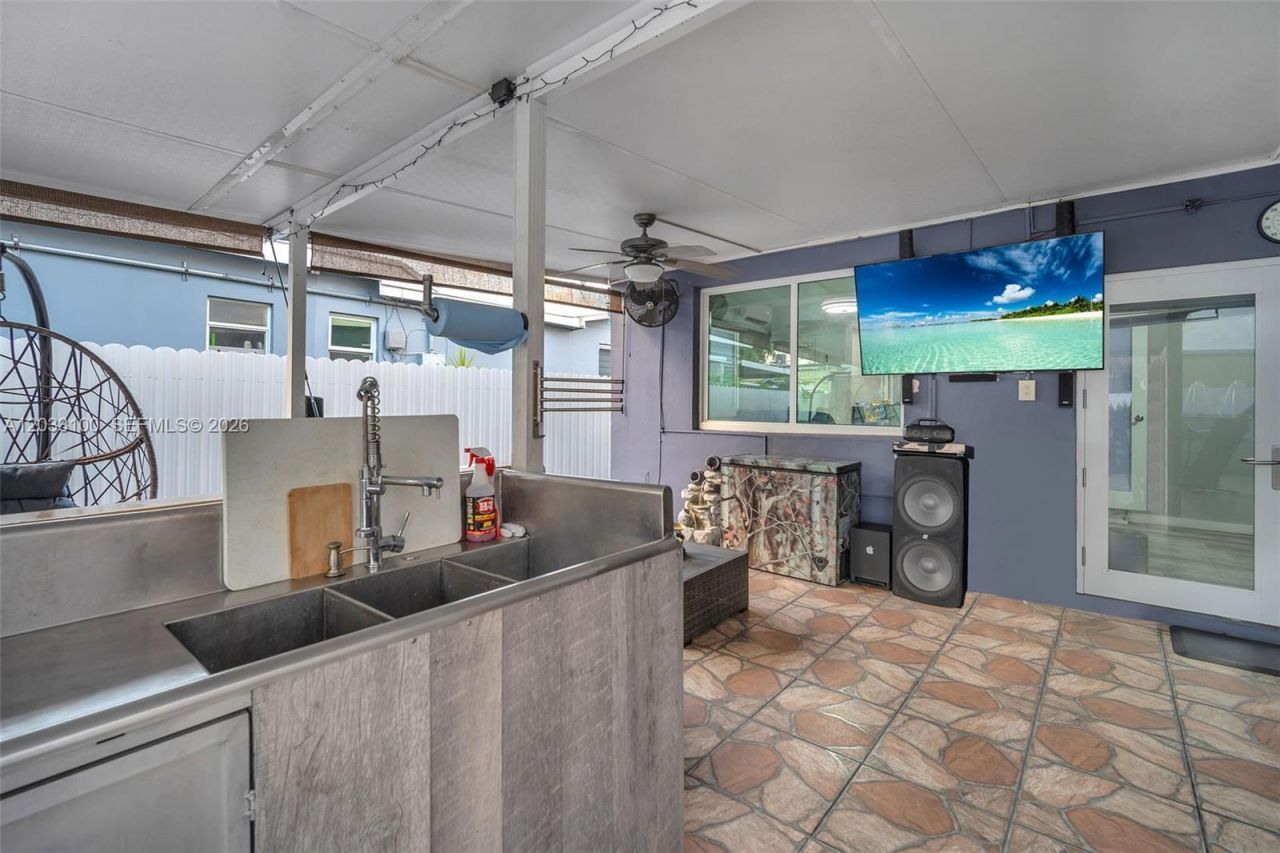 380 W 30th St , Hialeah, FL 33012 Photo