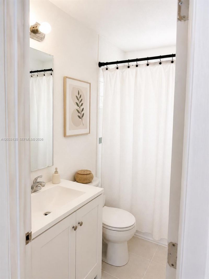 300 74th St , Unit 5, Miami Beach, FL 33141 Photo