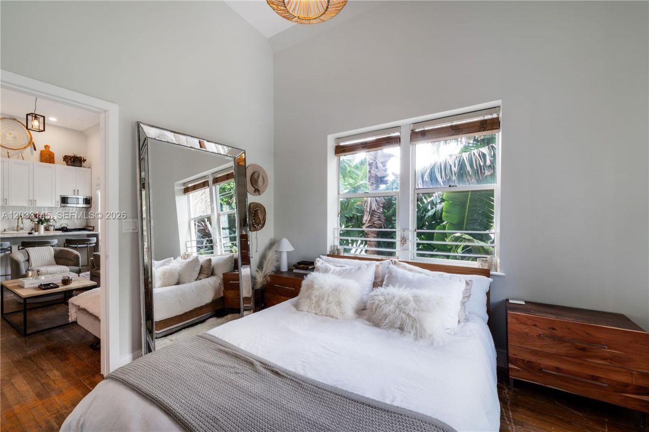 1521 Lenox Ave , Unit 302, Miami Beach, FL 33139 Photo