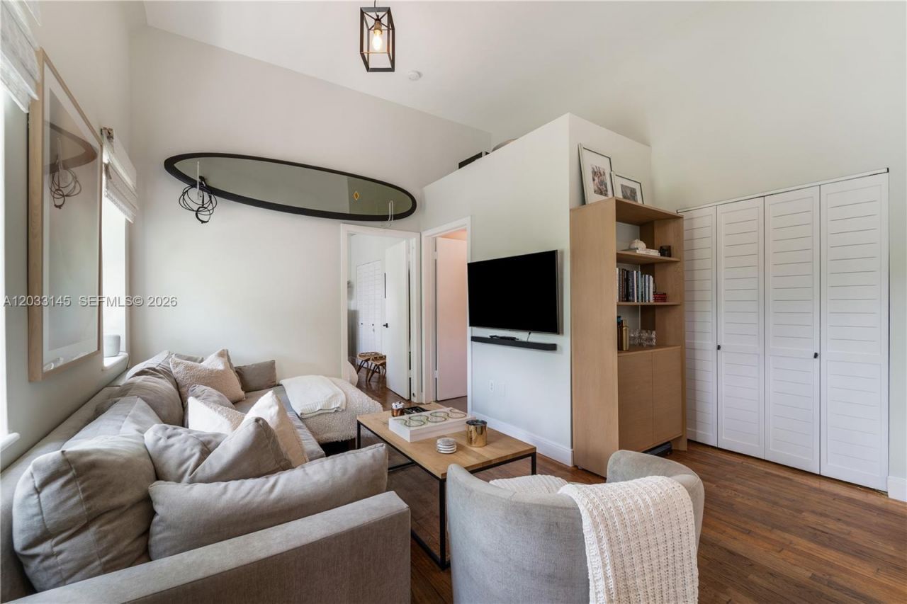 1521 Lenox Ave , Unit 302, Miami Beach, FL 33139 Photo