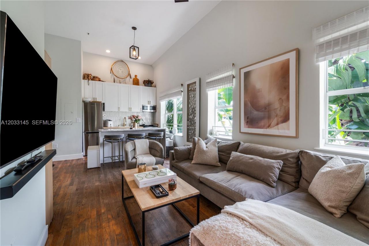 1521 Lenox Ave , Unit 302, Miami Beach, FL 33139 Photo