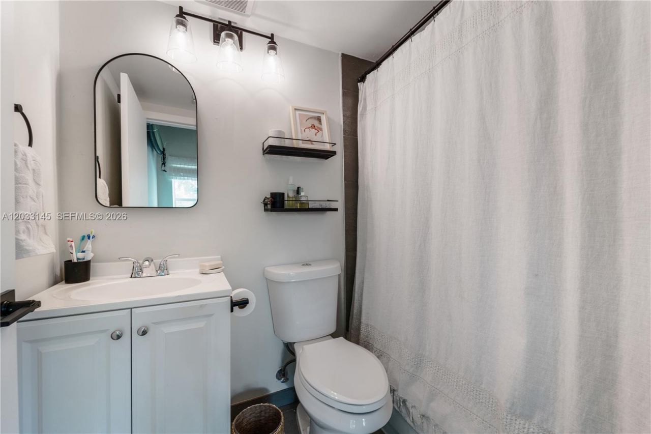 1521 Lenox Ave , Unit 302, Miami Beach, FL 33139 Photo
