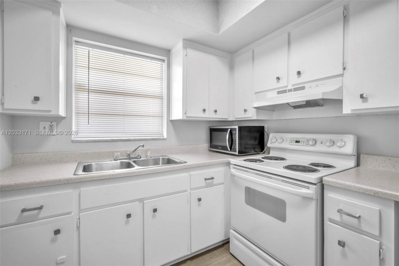 2101 NE 68th St , Unit 202, Fort Lauderdale, FL 33308 Photo