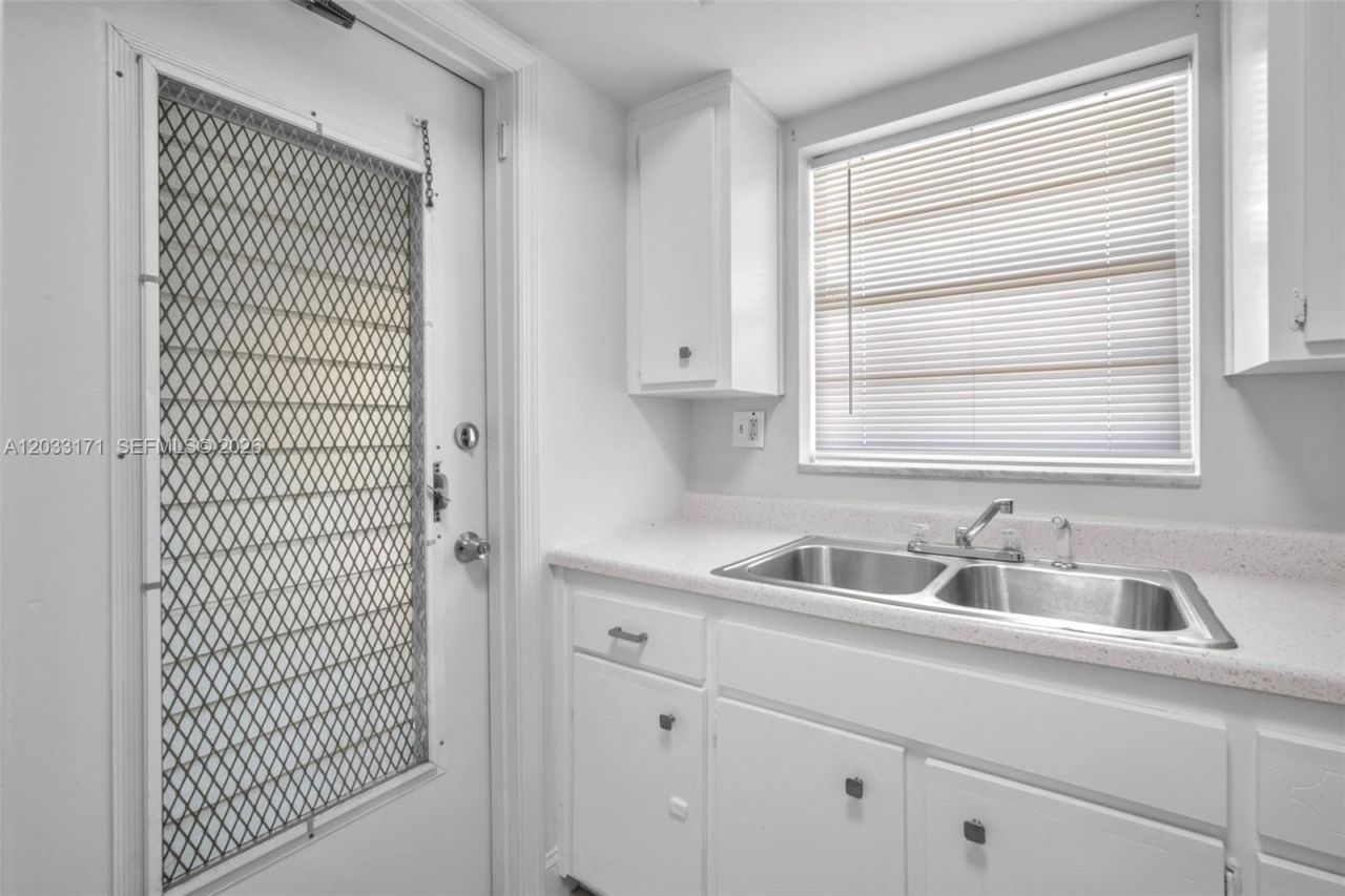 2101 NE 68th St , Unit 202, Fort Lauderdale, FL 33308 Photo