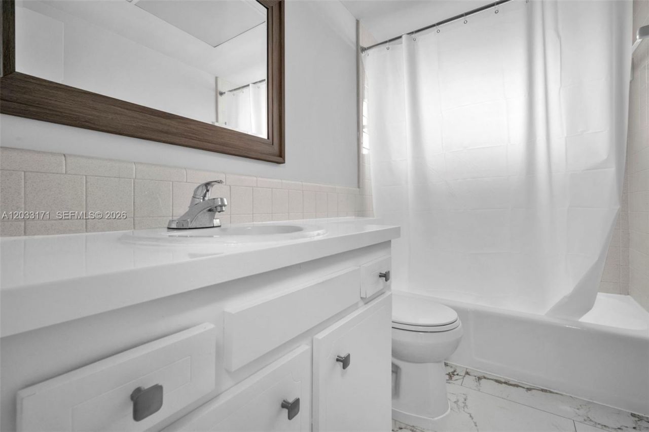 2101 NE 68th St , Unit 202, Fort Lauderdale, FL 33308 Photo