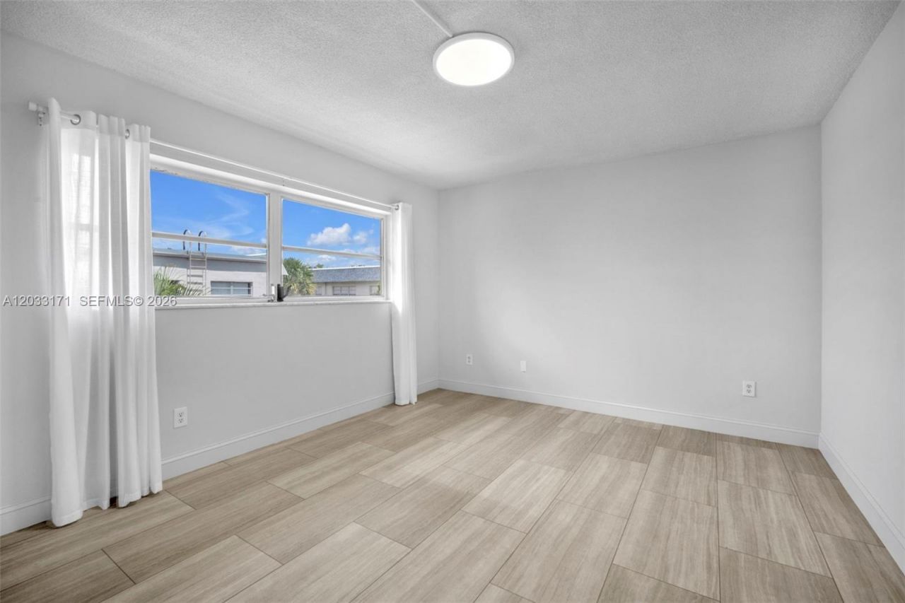 2101 NE 68th St , Unit 202, Fort Lauderdale, FL 33308 Photo