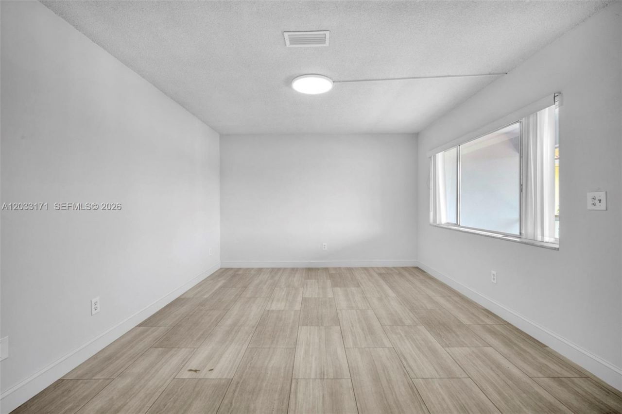 2101 NE 68th St , Unit 202, Fort Lauderdale, FL 33308 Photo