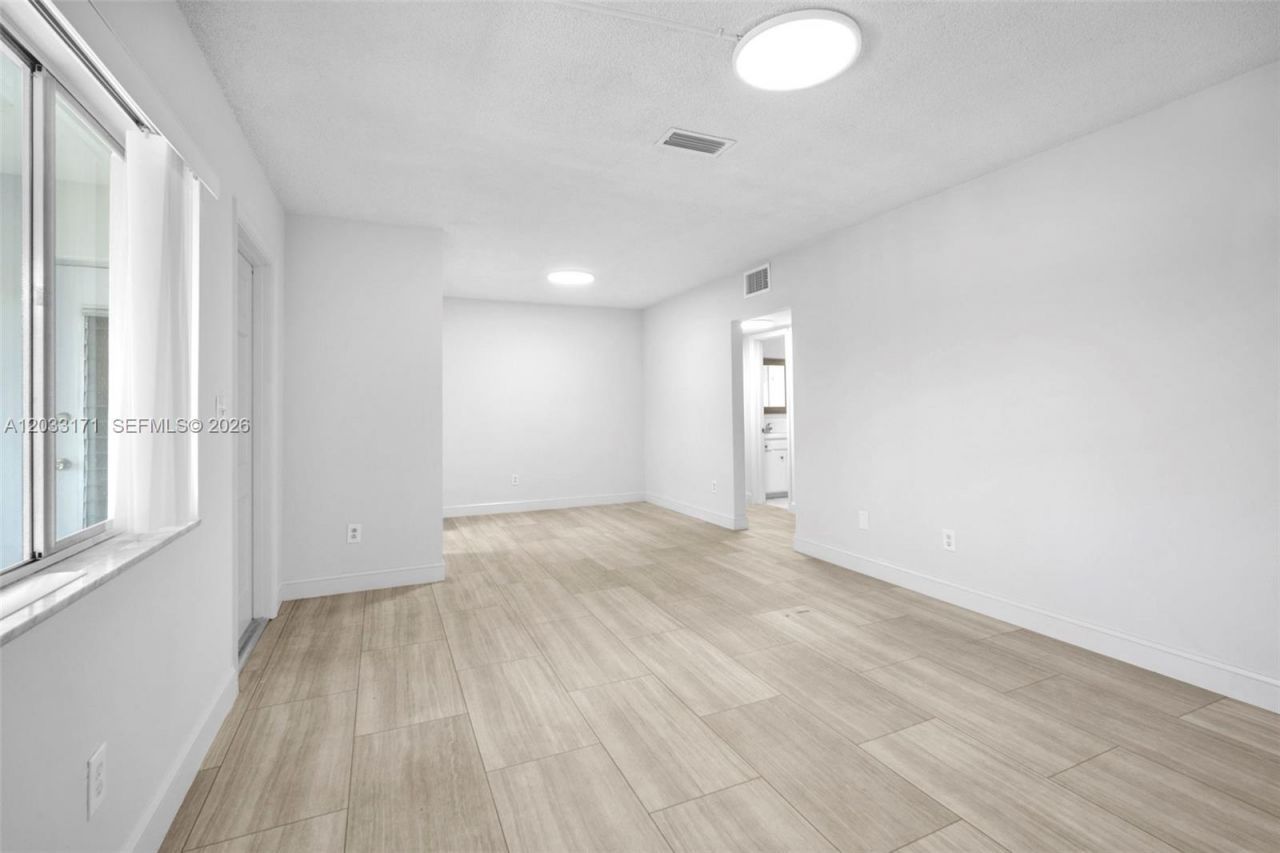 2101 NE 68th St , Unit 202, Fort Lauderdale, FL 33308 Photo