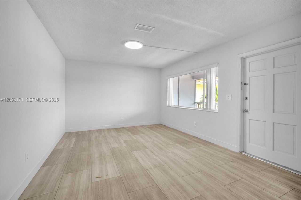 2101 NE 68th St , Unit 202, Fort Lauderdale, FL 33308 Photo