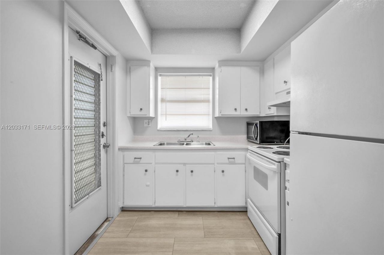 2101 NE 68th St , Unit 202, Fort Lauderdale, FL 33308 Photo