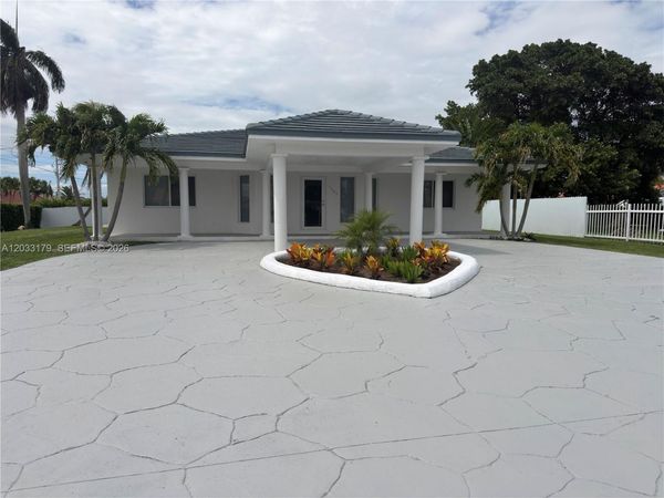 13895 SW 22nd St , Miami, FL 33175