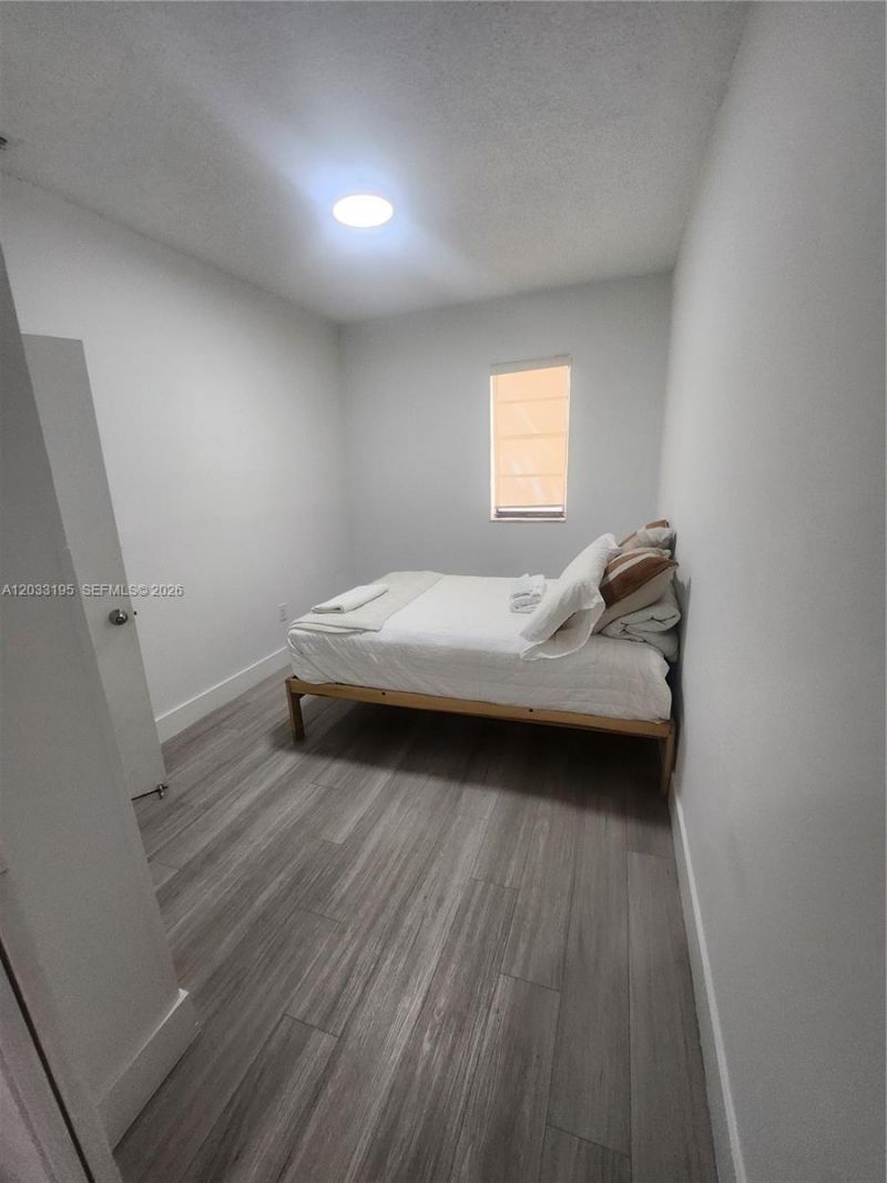 2700 Collins Ave , Unit 302, Miami Beach, FL 33140 Photo