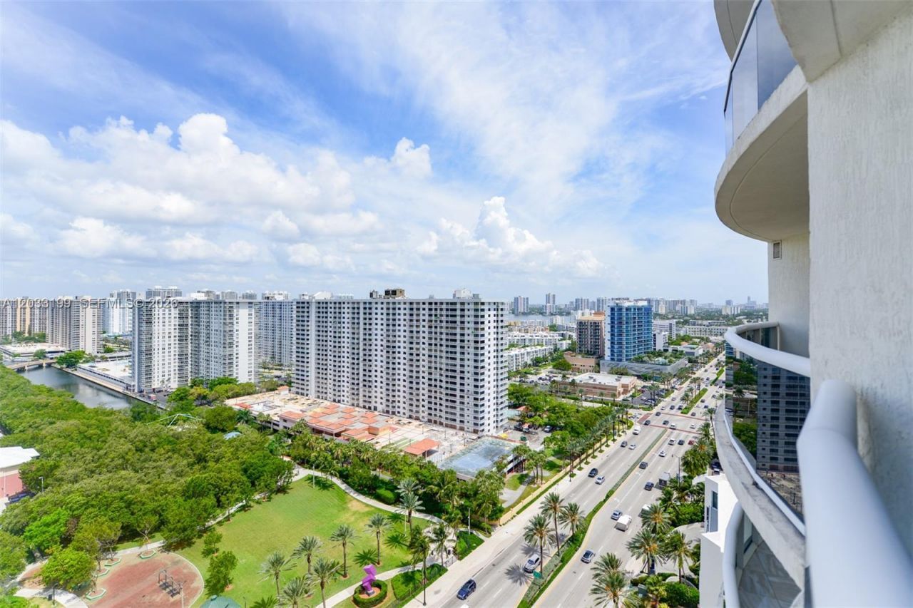 17201 Collins Ave, Unit 2209, Sunny Isles Beach, FL 33160 Photo