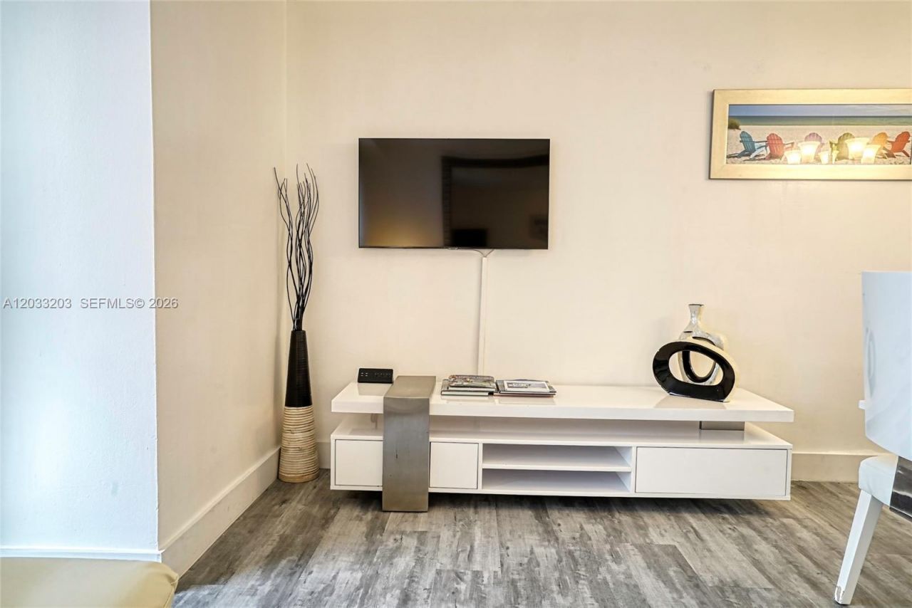 5225 Collins Ave , Unit 1204, Miami Beach, FL 33140 Photo