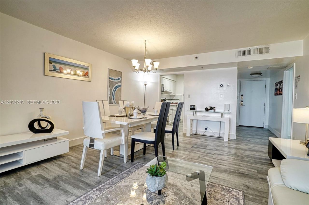 5225 Collins Ave , Unit 1204, Miami Beach, FL 33140 Photo