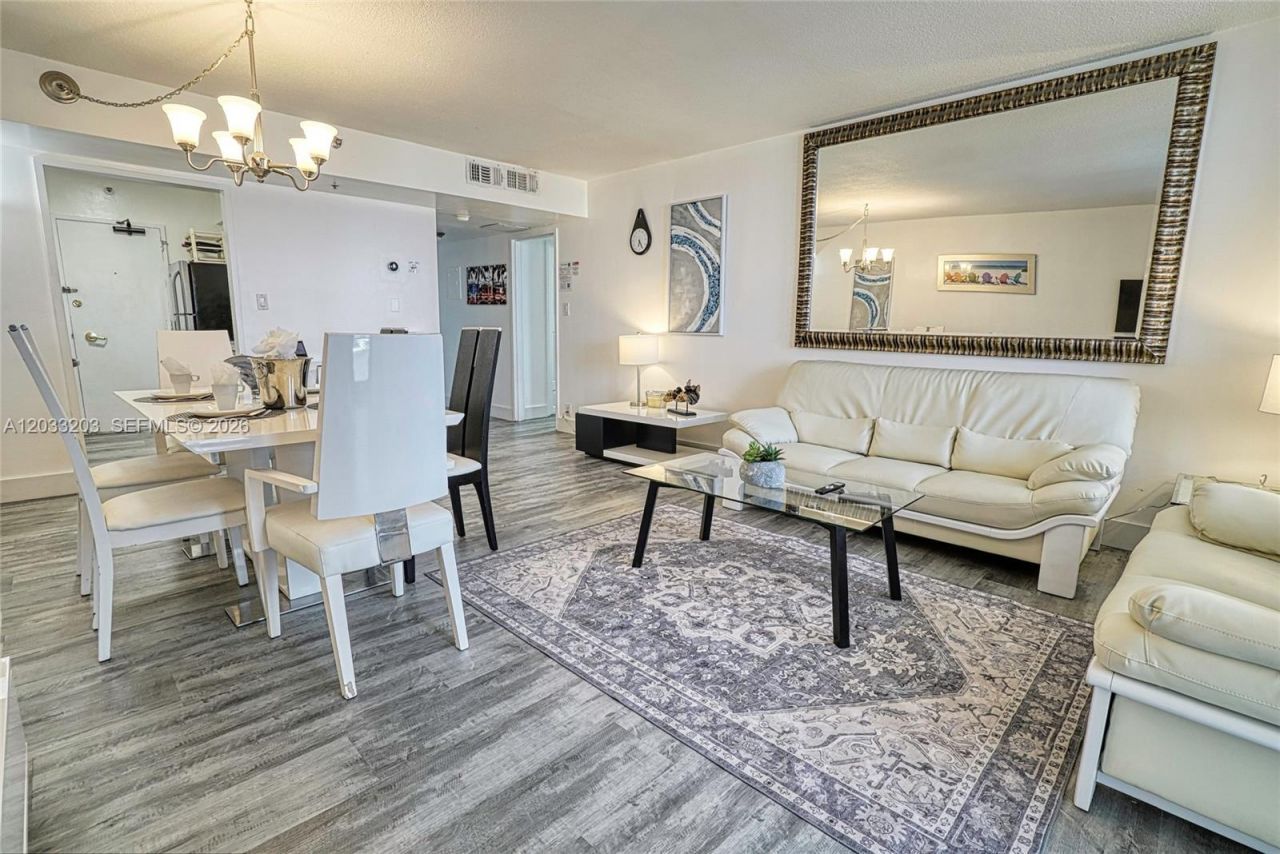 5225 Collins Ave , Unit 1204, Miami Beach, FL 33140 Photo