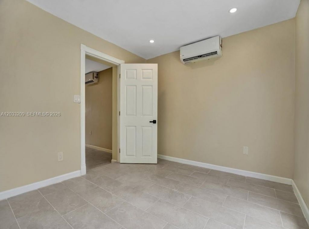 2442 Garfield St, Unit 4, Hollywood, FL 33020 Photo