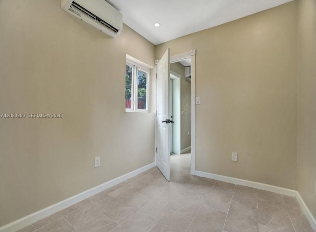 2442 Garfield St, Unit 4, Hollywood, FL 33020 Photo