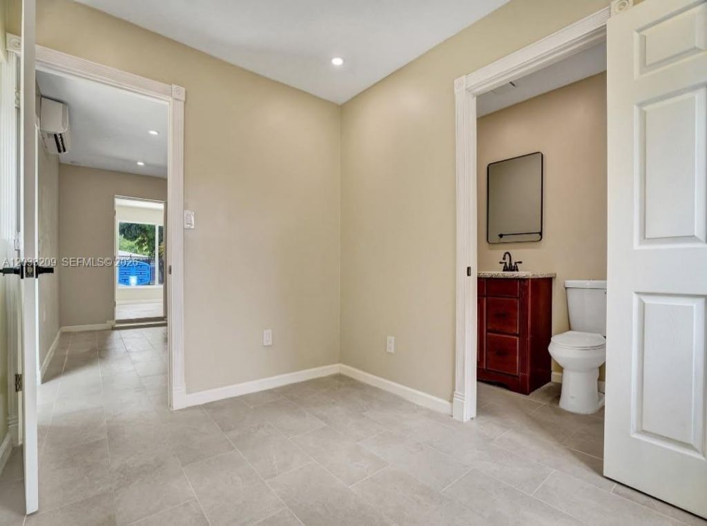 2442 Garfield St, Unit 4, Hollywood, FL 33020 Photo