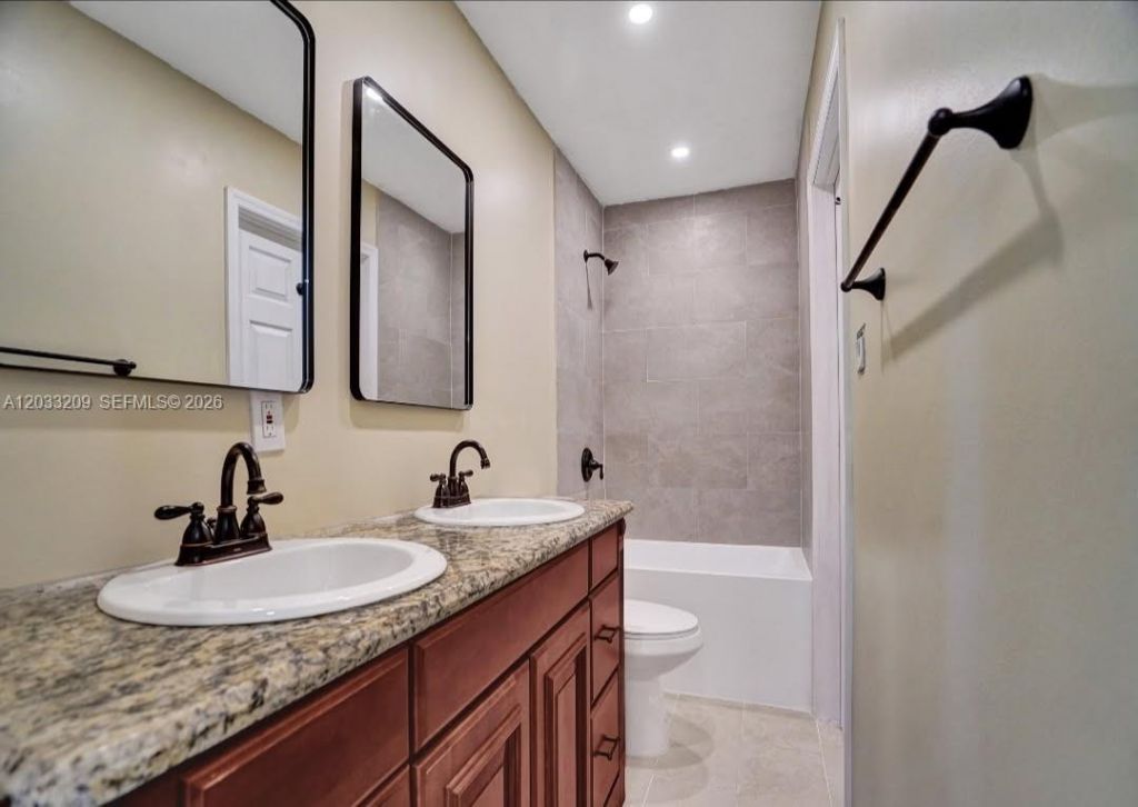 2442 Garfield St, Unit 4, Hollywood, FL 33020 Photo
