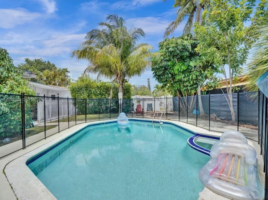 2442 Garfield St, Unit 4, Hollywood, FL 33020 Photo