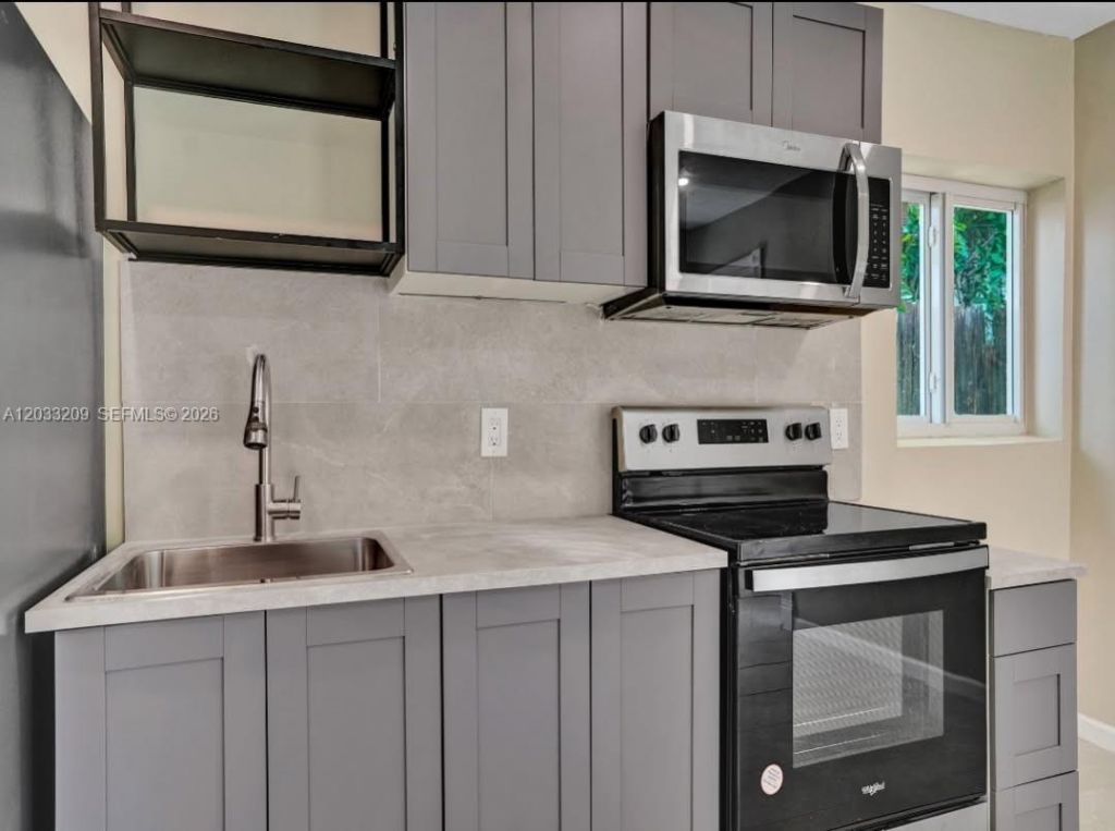 2442 Garfield St, Unit 4, Hollywood, FL 33020 Photo