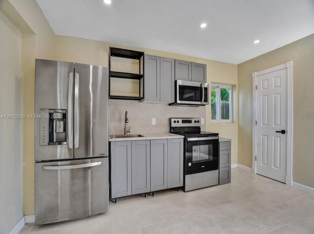 2442 Garfield St, Unit 4, Hollywood, FL 33020 Photo