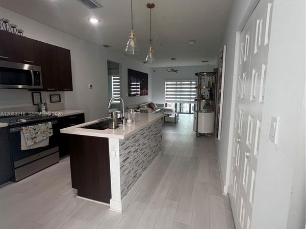 4670 NW 84th Ave , Unit 32, Doral, FL 33166