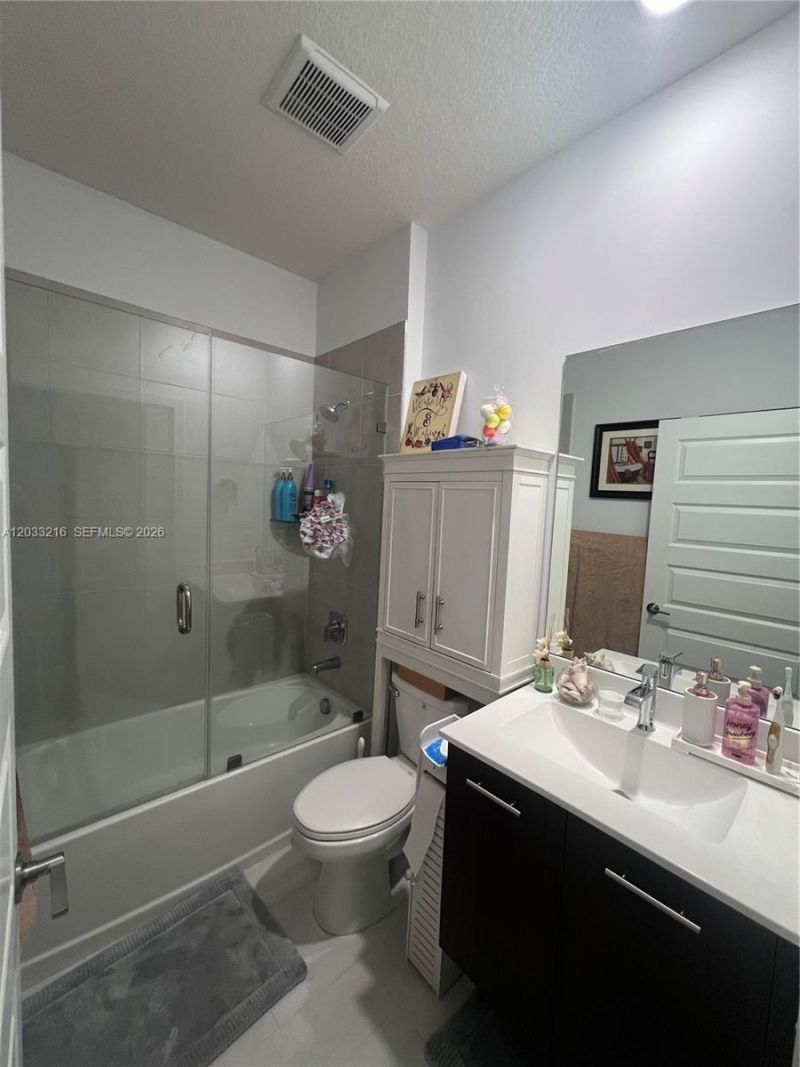 4670 NW 84th Ave , Unit 32, Doral, FL 33166 Photo