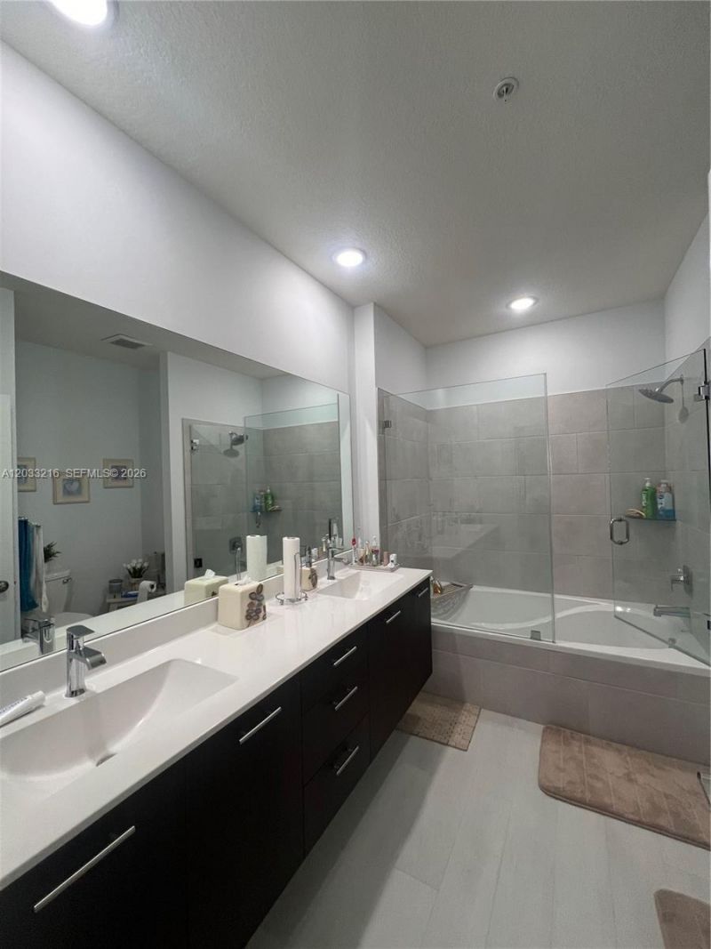 4670 NW 84th Ave , Unit 32, Doral, FL 33166 Photo