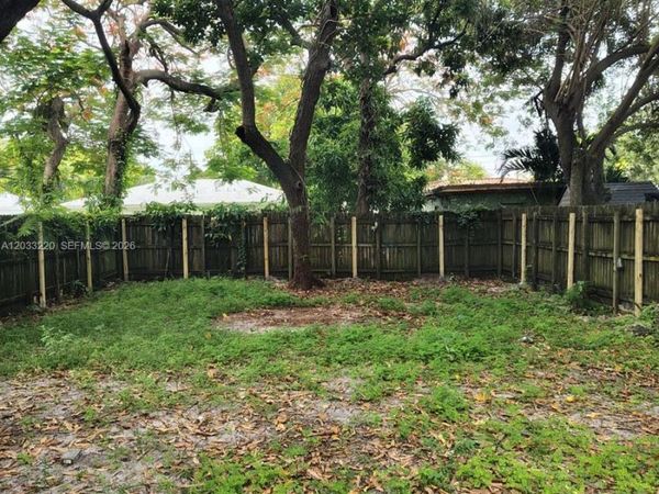 944 NW 51st St, Miami, FL 33127